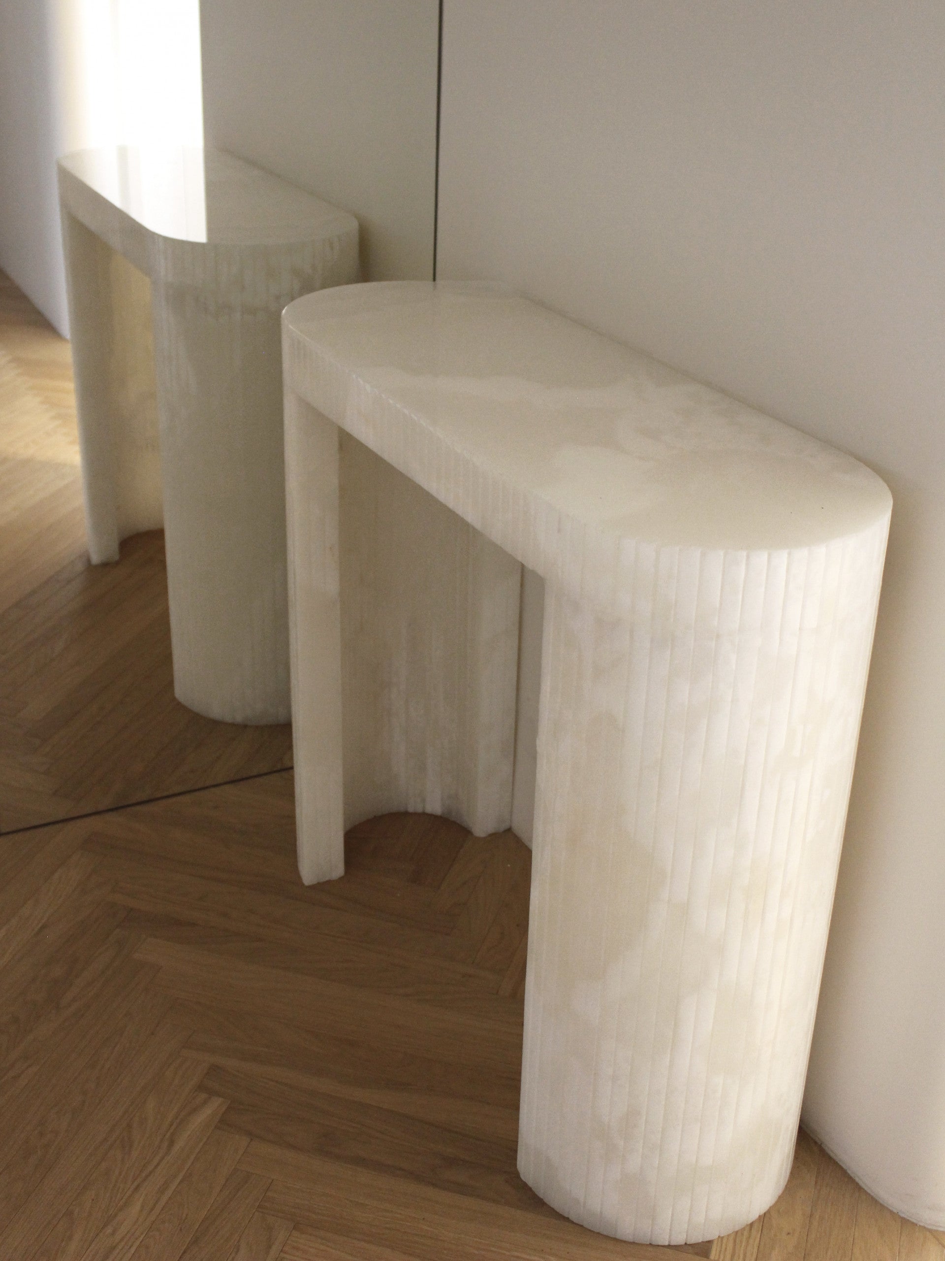 Luna White Onyx Console