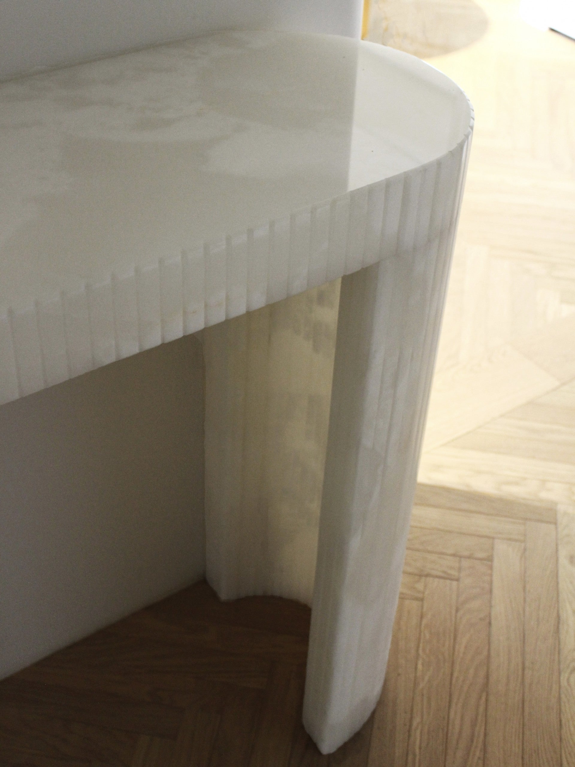 Luna White Onyx Console