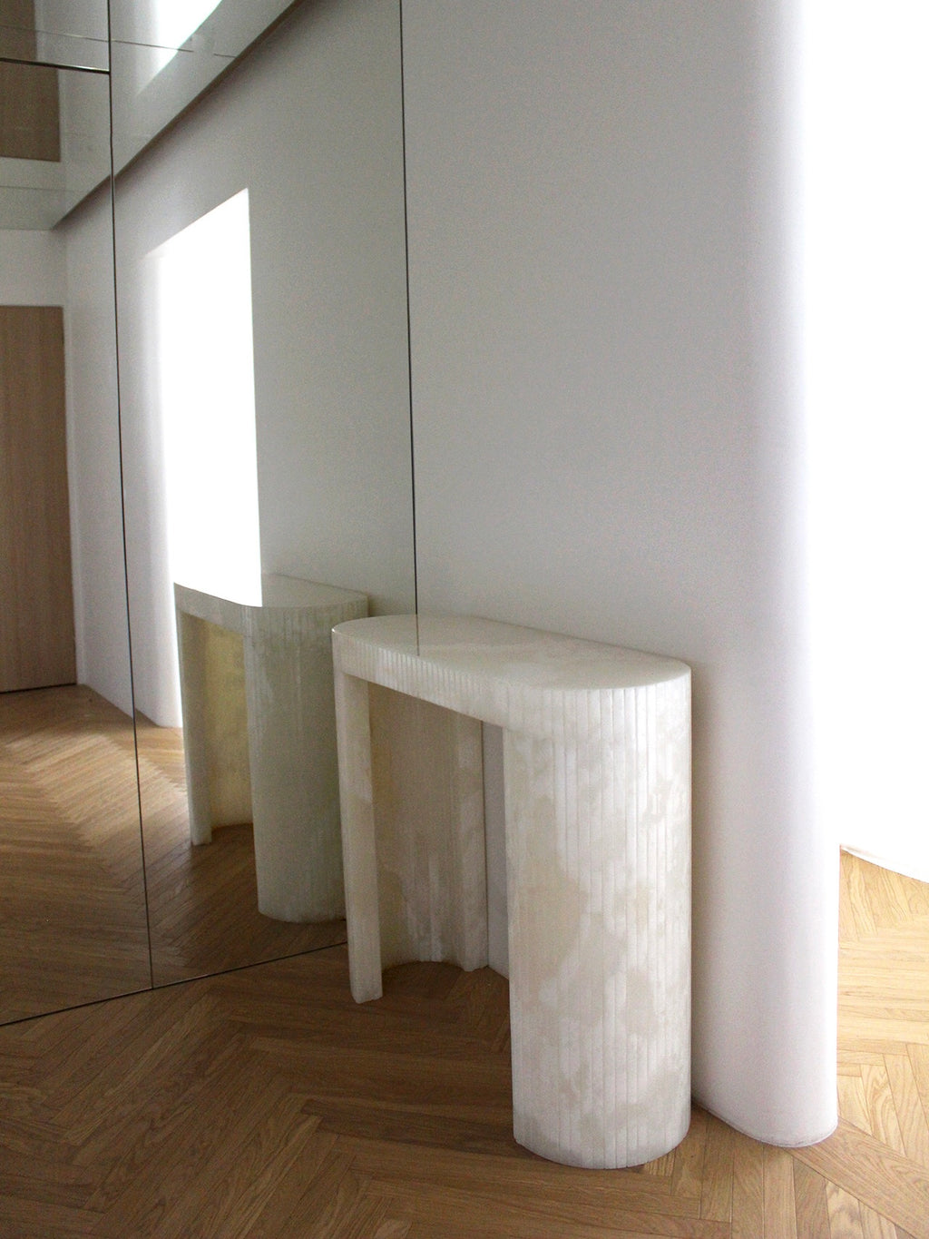 Luna White Onyx Console