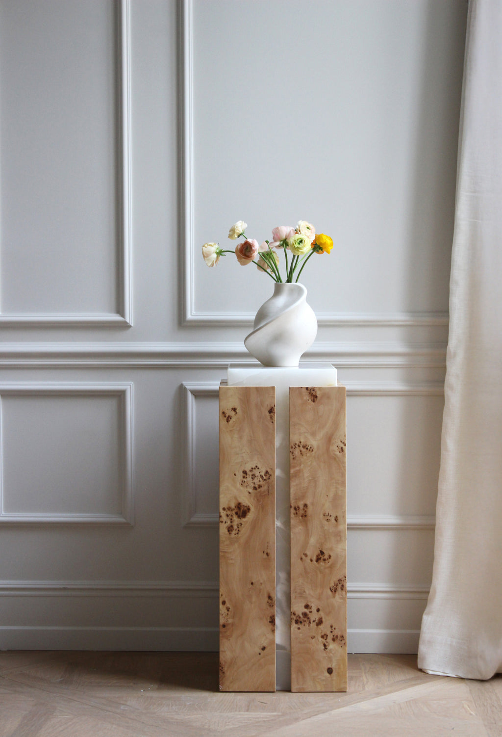 Como Plinth White Onyx and Burl Wood