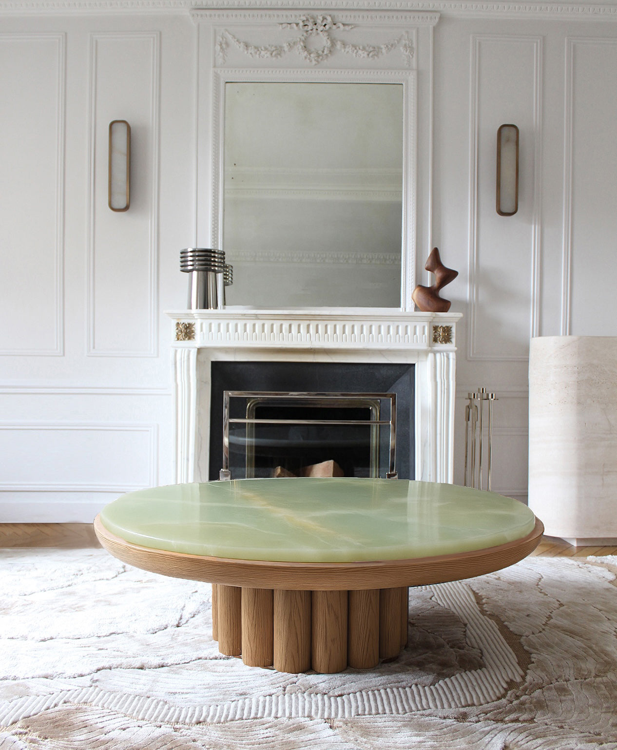 Edoni coffee table detail showcasing oak wood grain and striking green onyx marble patterns