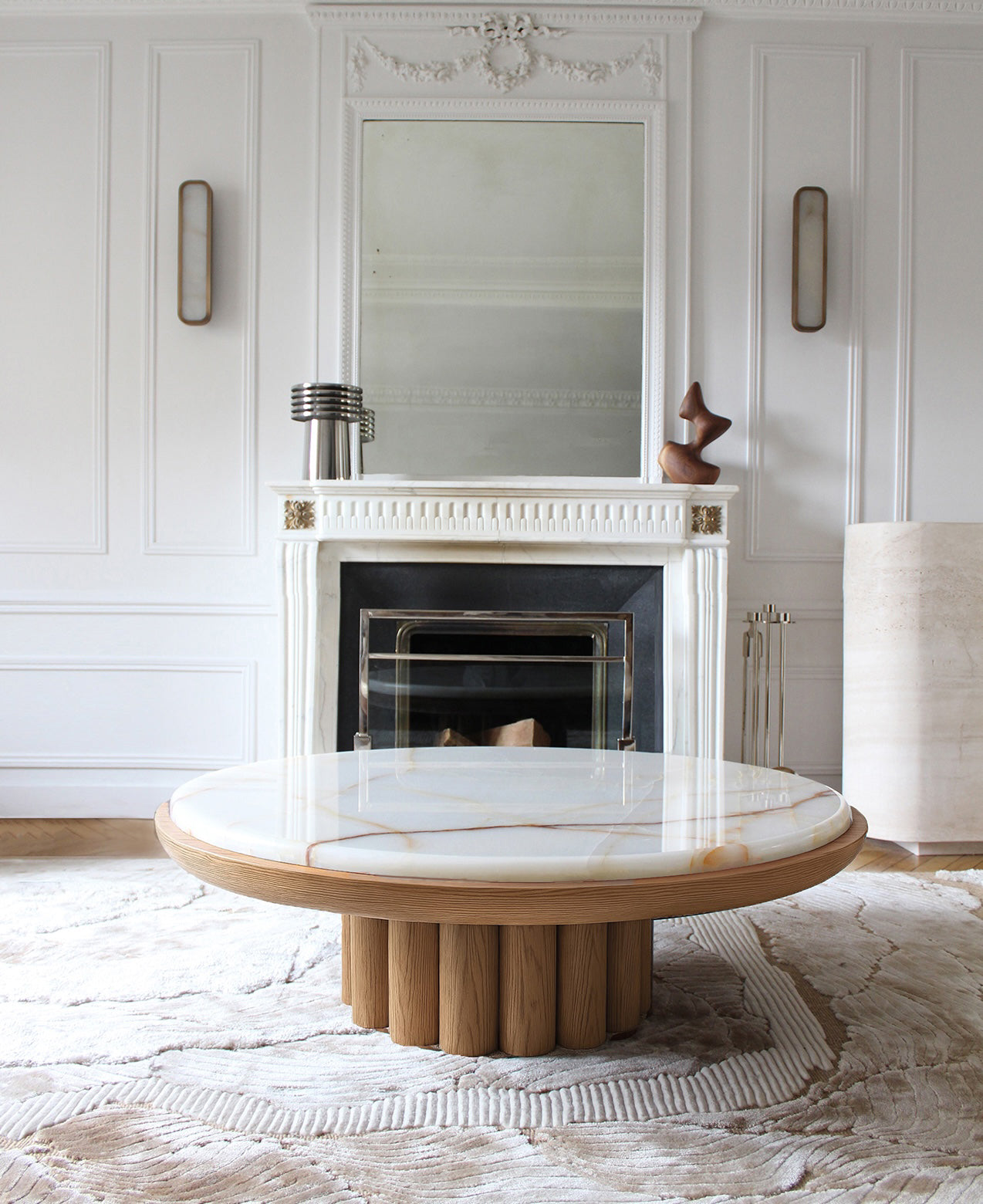 Edoni coffee table detail highlighting oak wood grain and shell onyx marble veining patterns