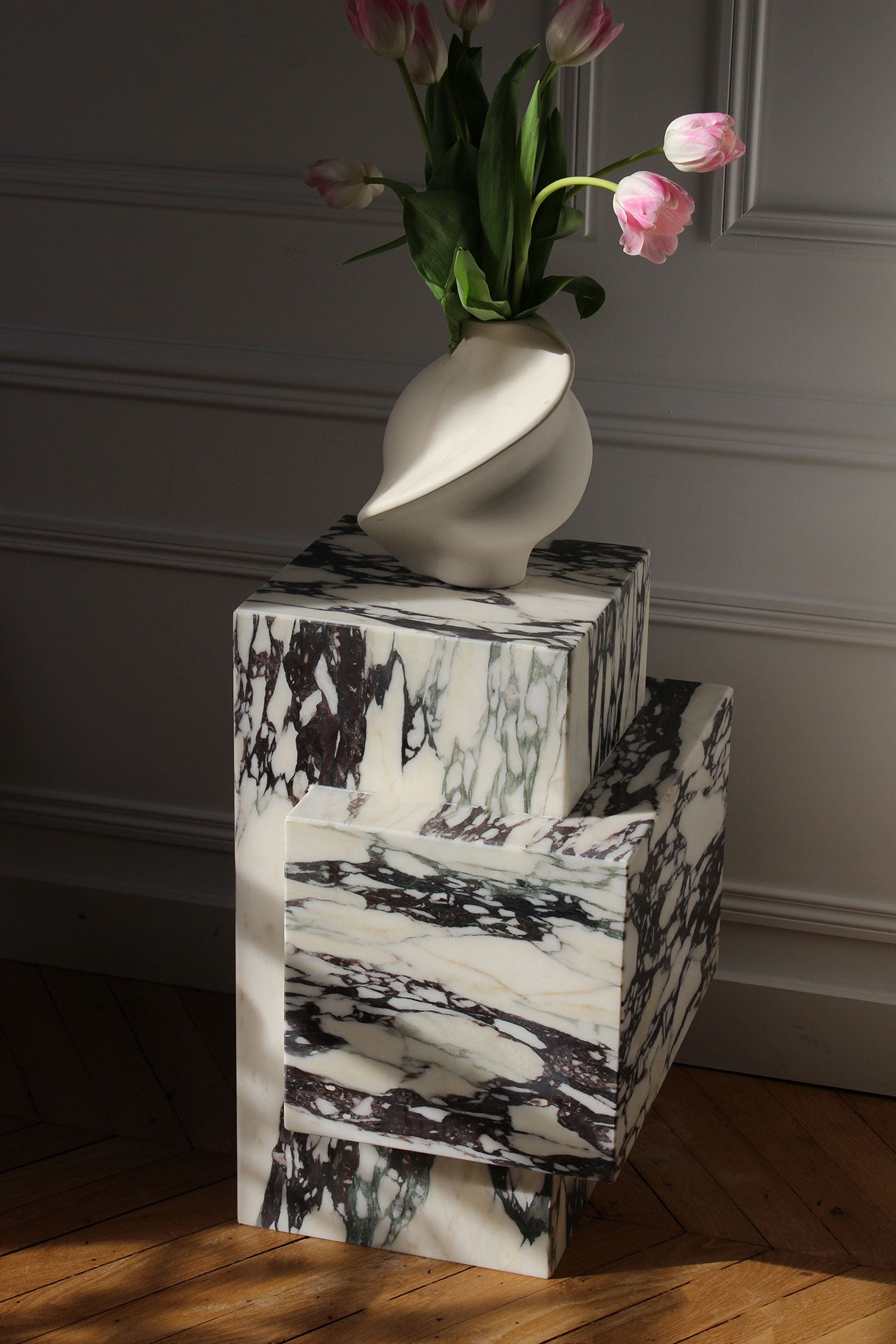 Ella Calacatta Viola Marble Table