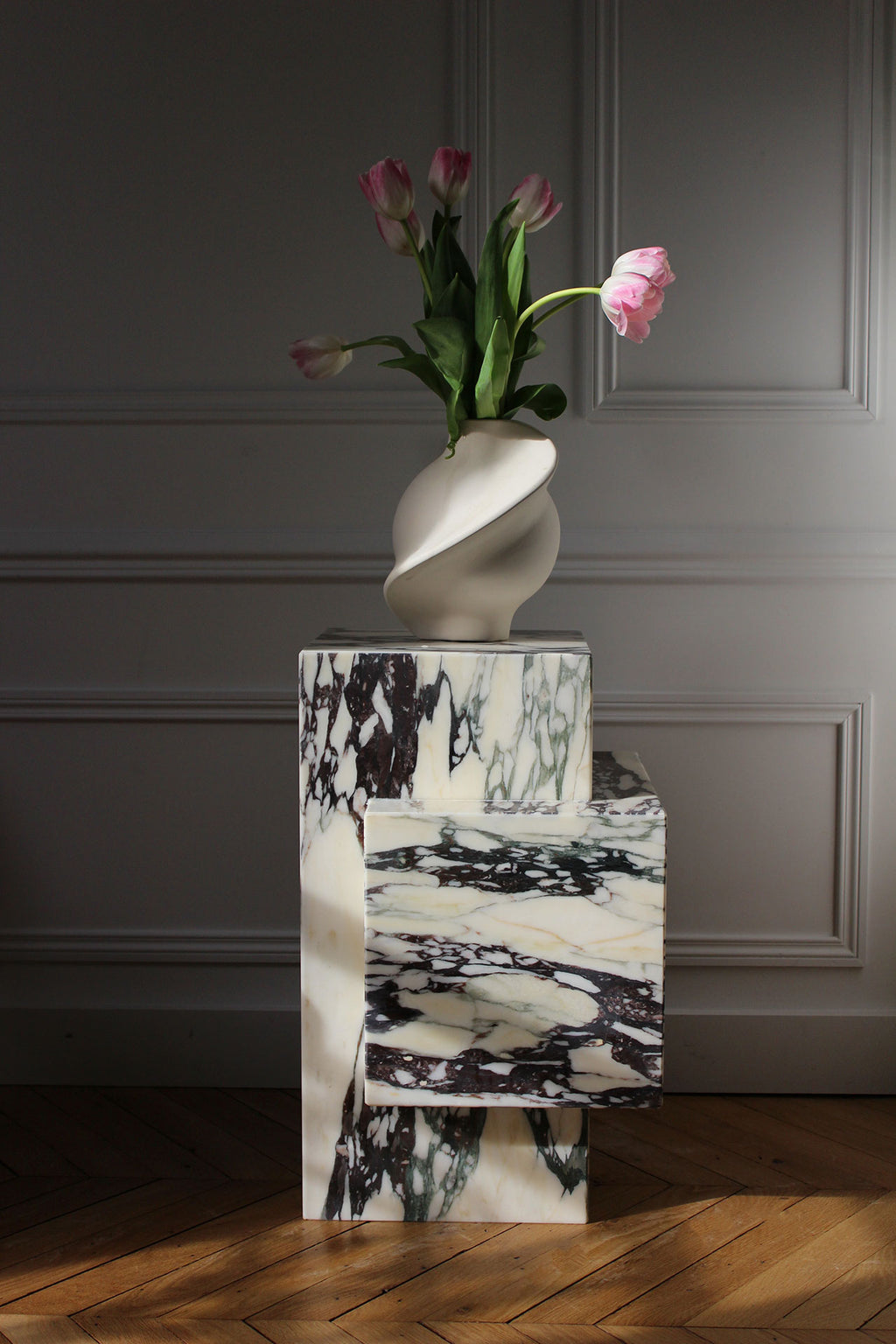 Ella Calacatta Viola Marble Table