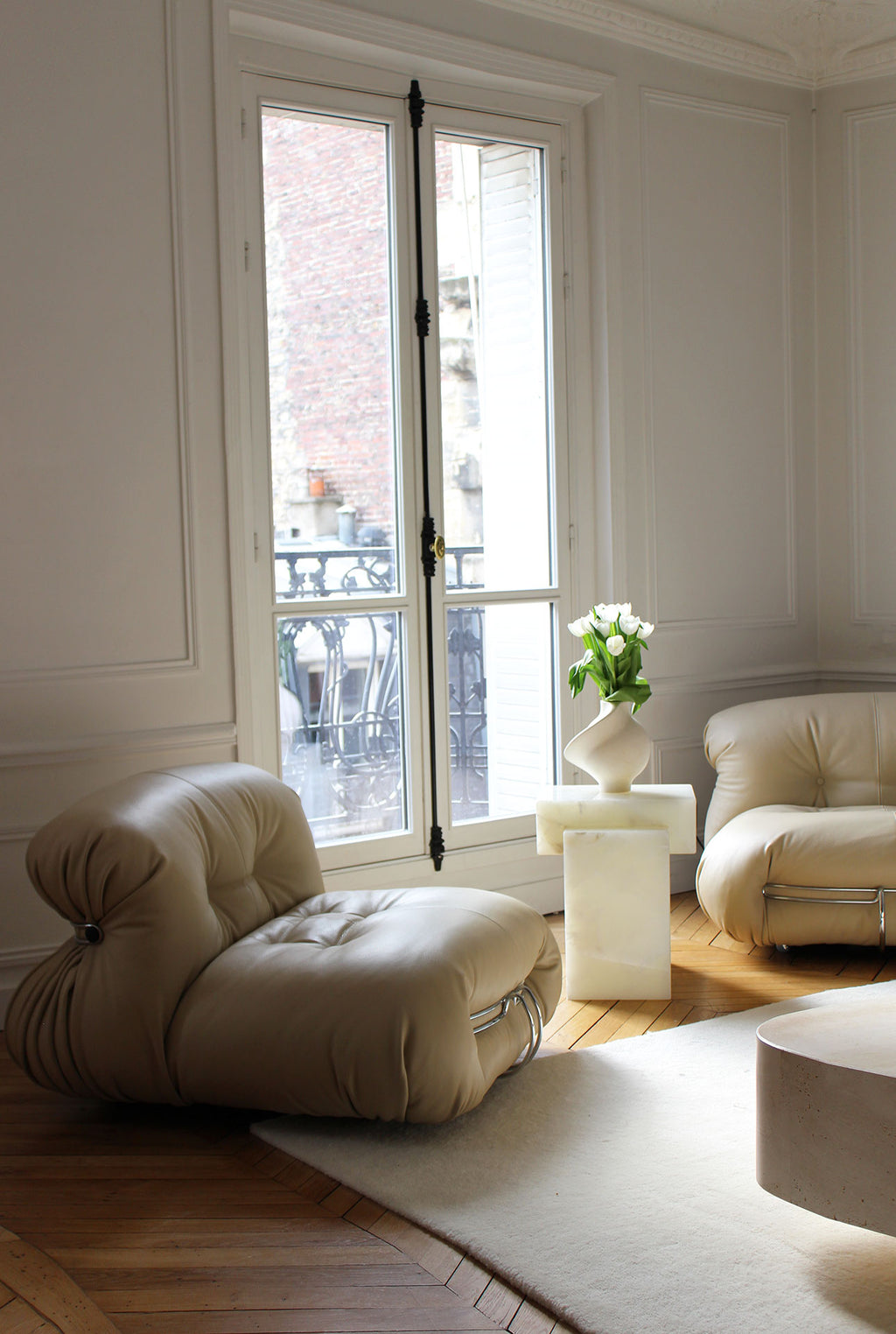 Gaia White Onyx Table