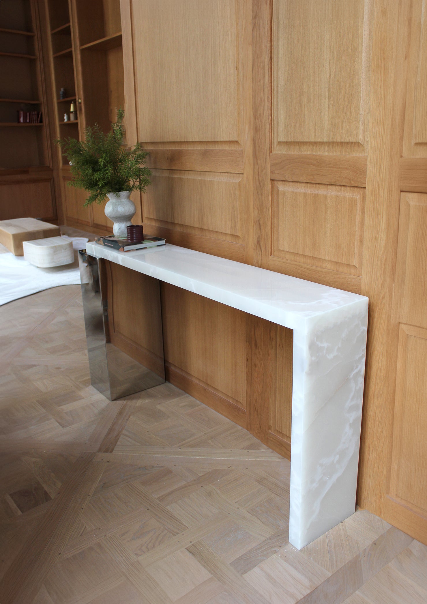 Jill Console White Onyx & Inox