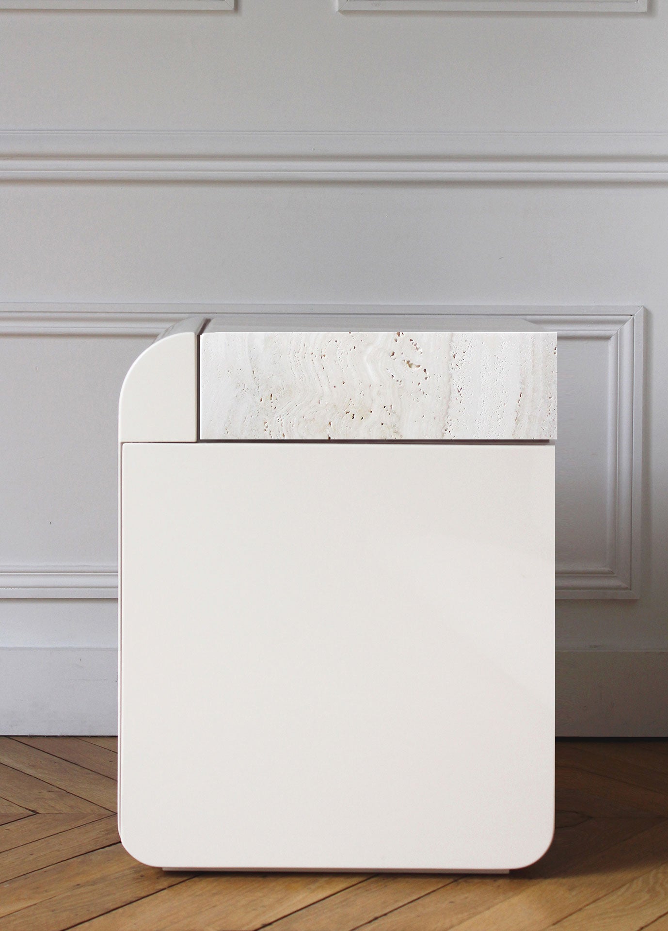 Amo Off-White and Ivory Onyx Storage Table