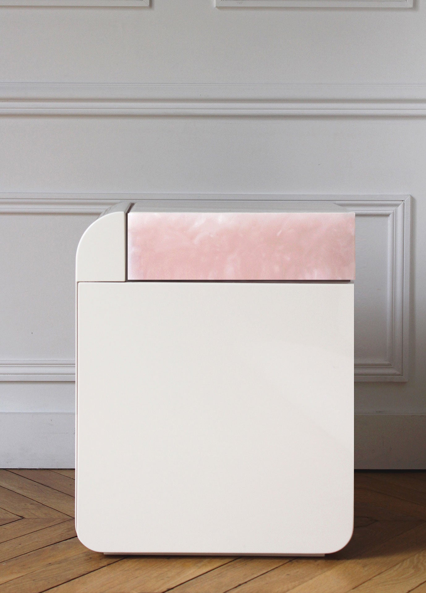 Amo Off-White and Ivory Onyx Storage Table