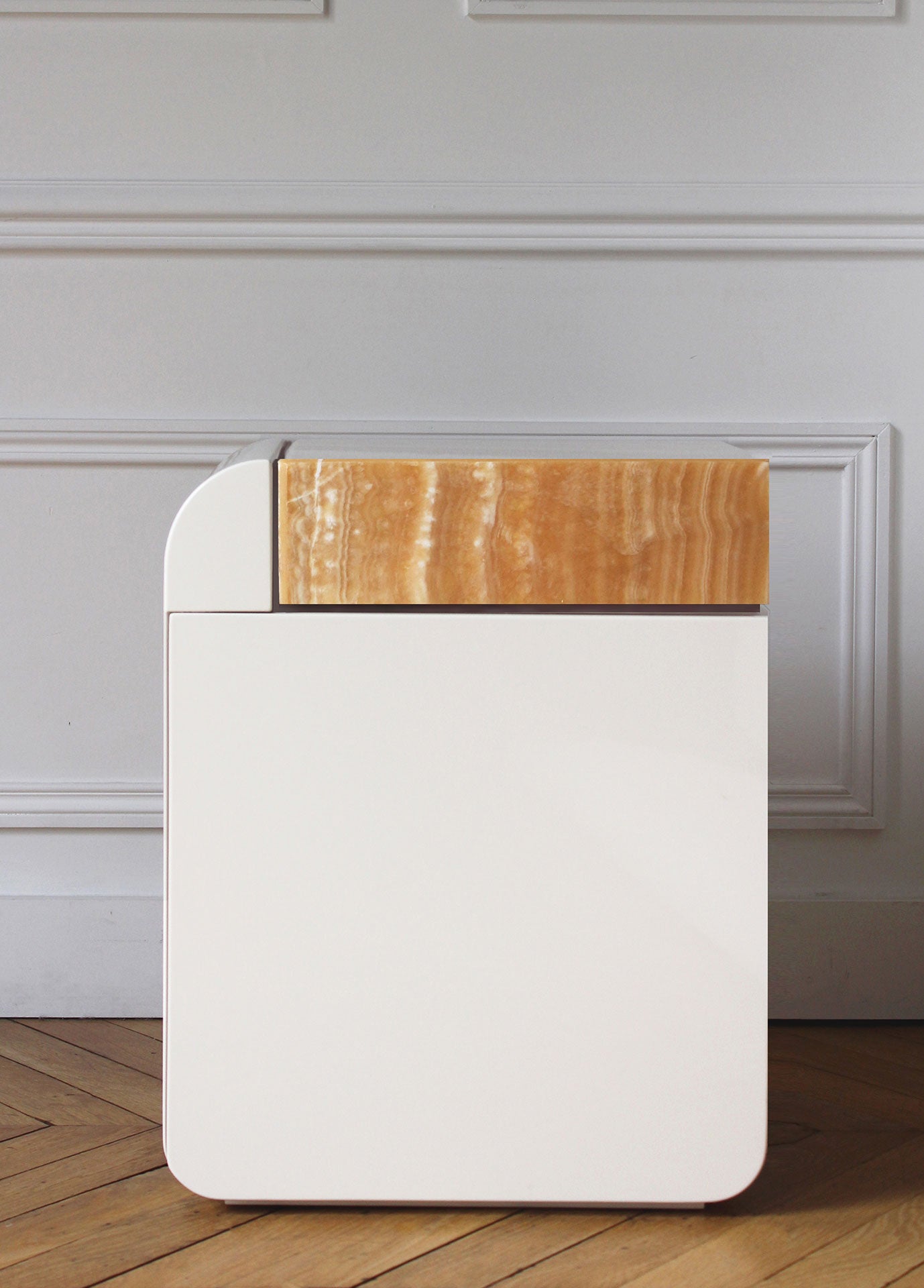 Amo Off-White and Ivory Onyx Storage Table