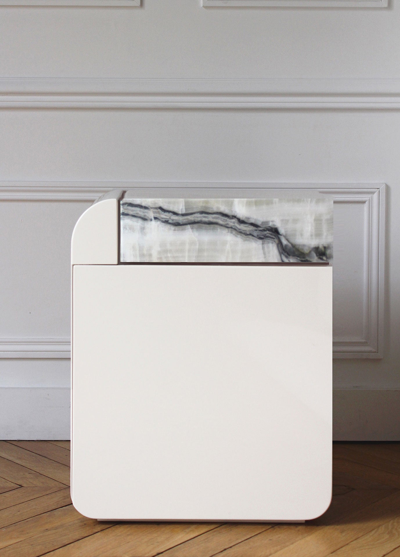 Amo Off-White and Ivory Onyx Storage Table