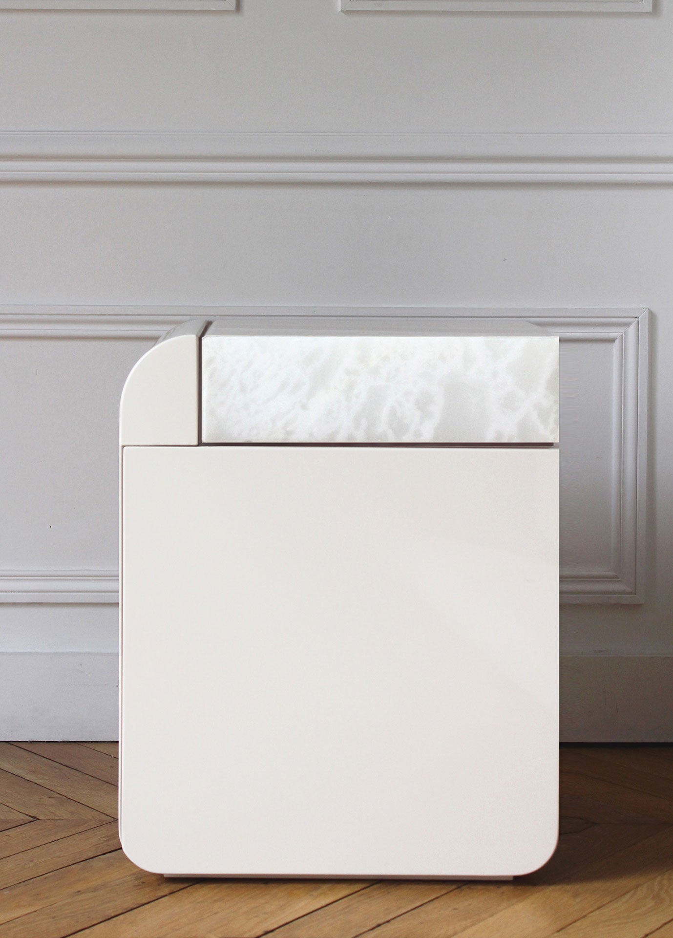Amo Off-White and Ivory Onyx Storage Table