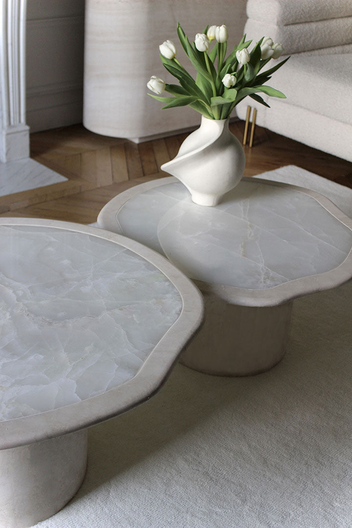 Side angle of Joan Solo coffee table highlighting onyx marble craftsmanship - Italian designer piece