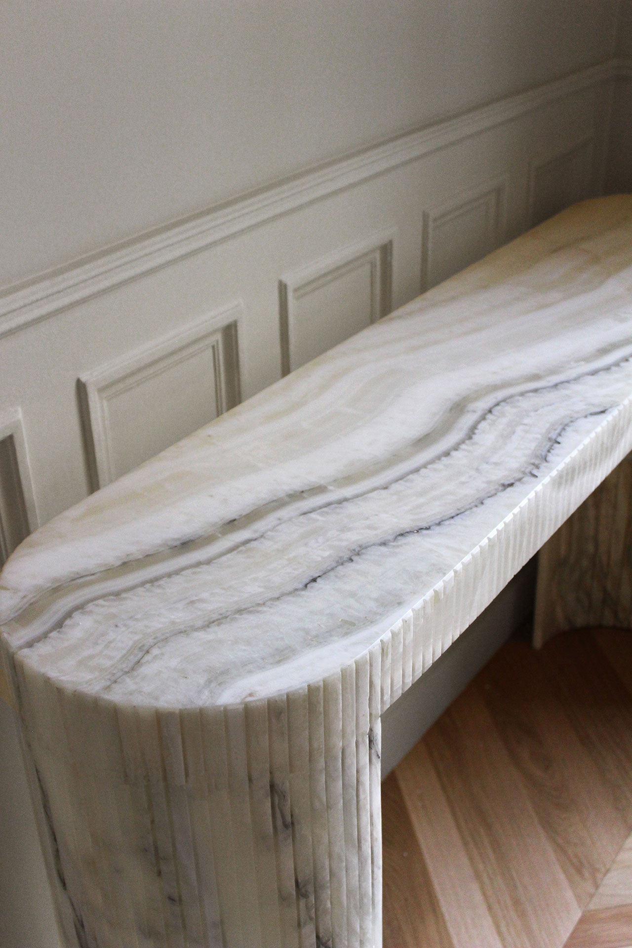 Luna Montaigne Onyx Console
