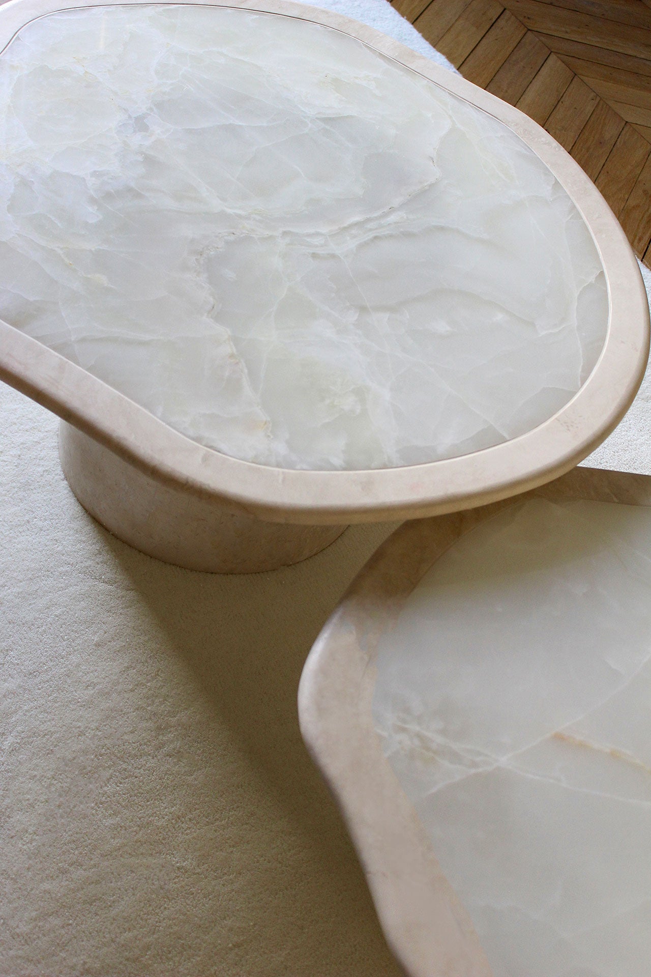 Detail view of Joan Solo onyx coffee table showcasing marble veining - handcrafted luxury furniture