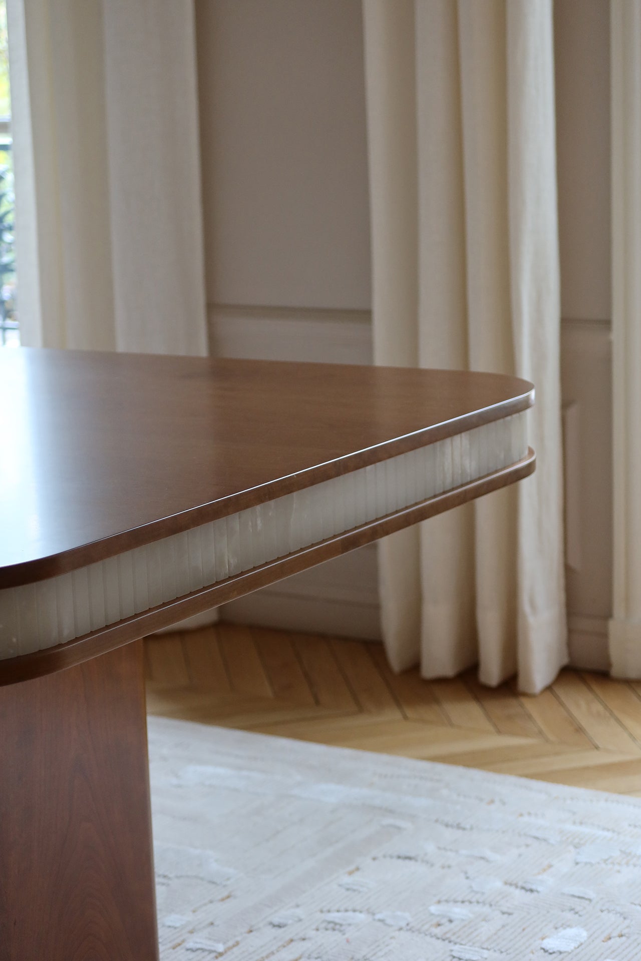 Doppio Wood And White Onyx Dinning Table