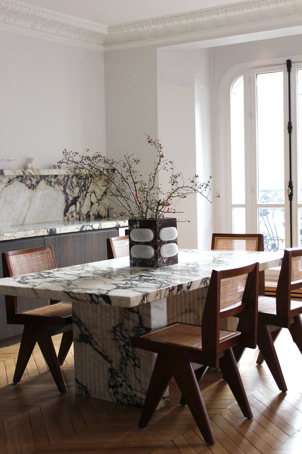 Aura Calacatta Viola Dining Table