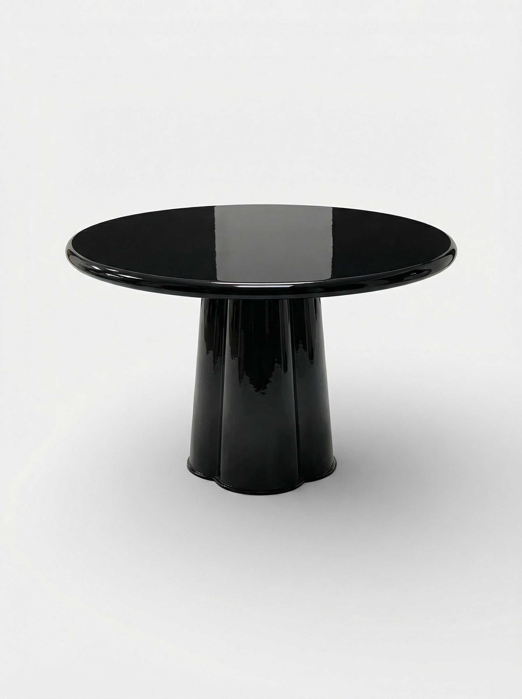 Poli Black Lacquered