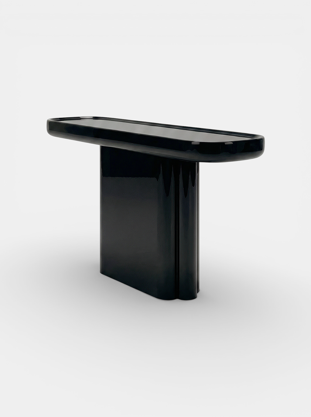 Ugo Black Lacquered Wood