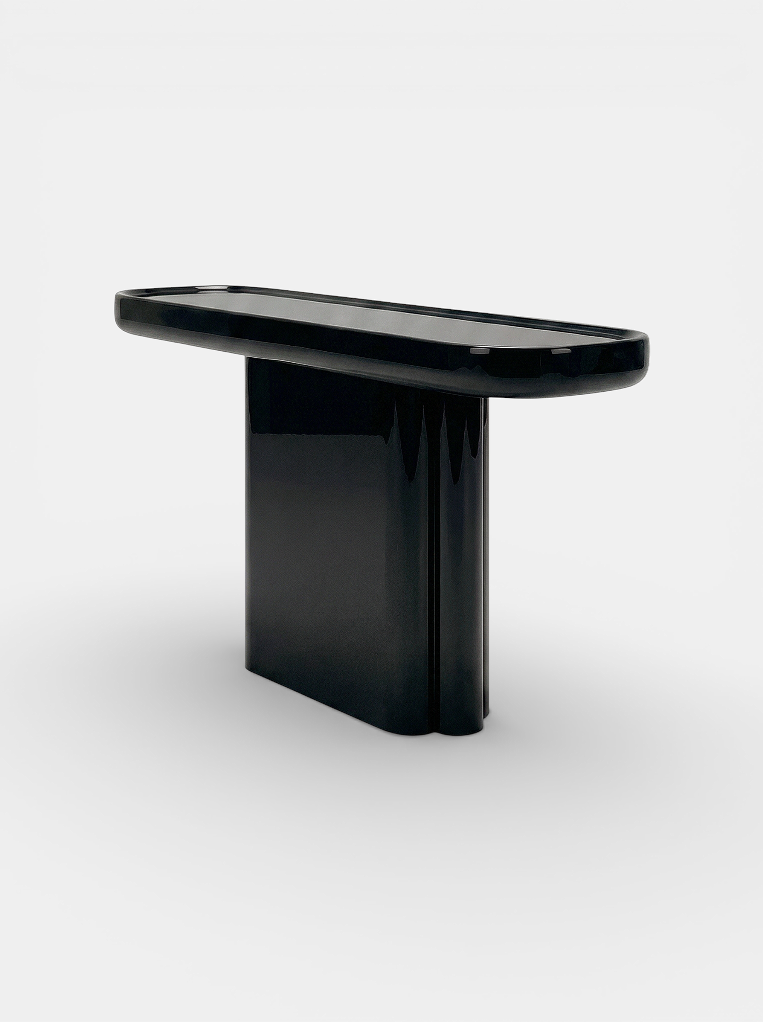 Ugo Black Lacquered Wood